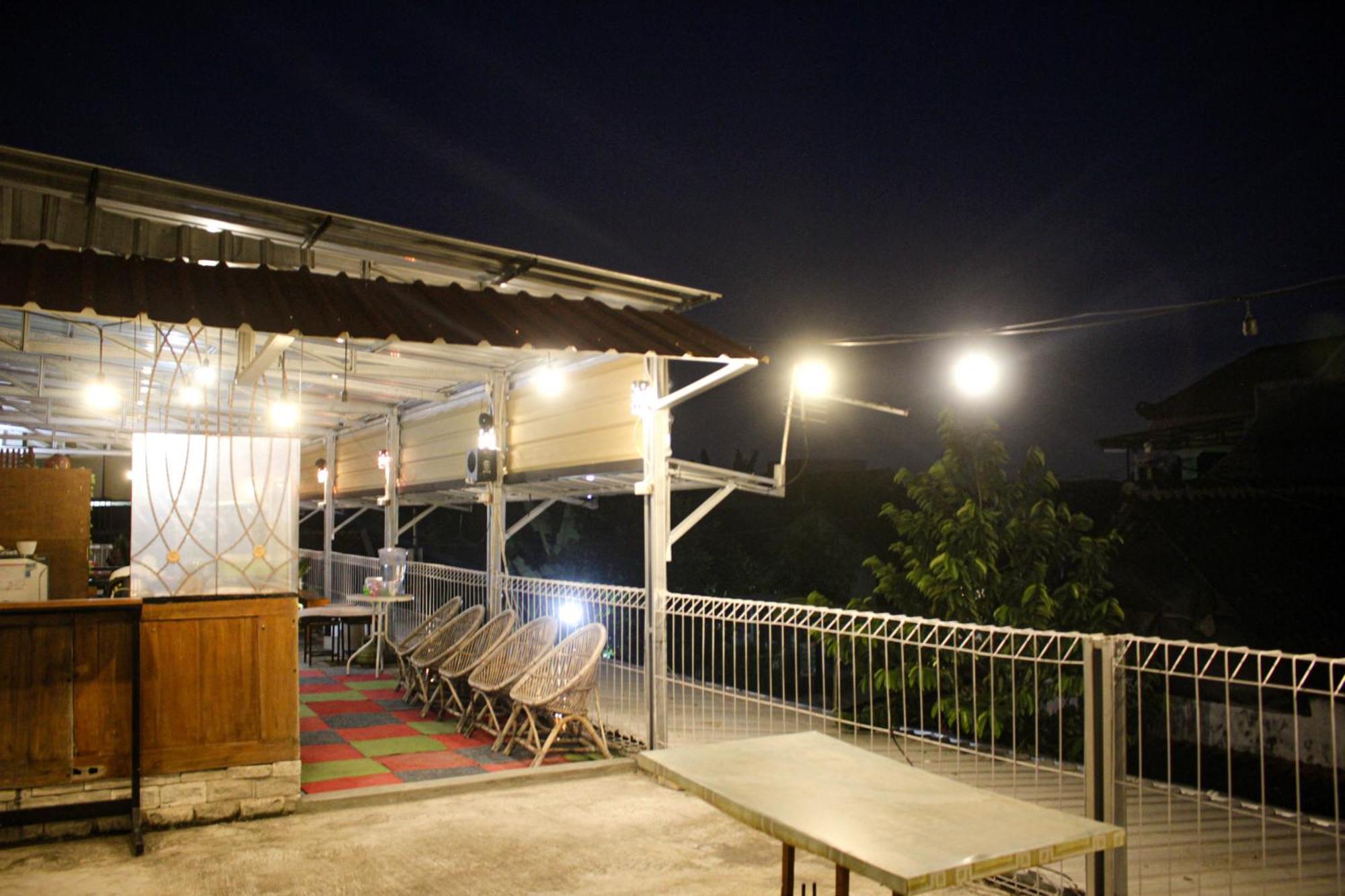 Super Oyo Capital O 2258 Santana Syariah Guest House Kartosuro Exterior foto